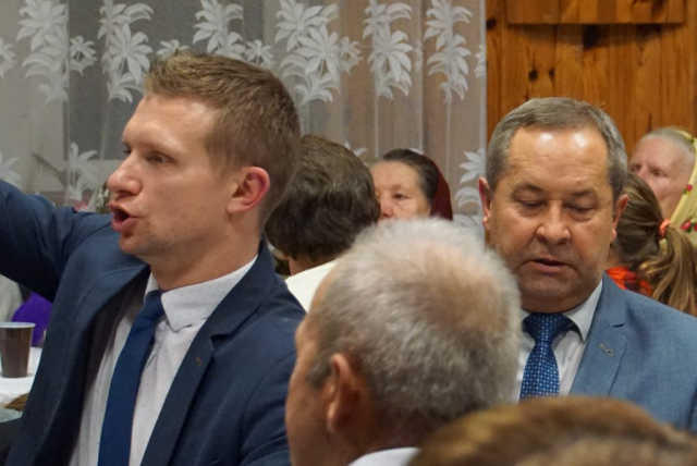 Wójt śpiewał całe cztery zwrotki