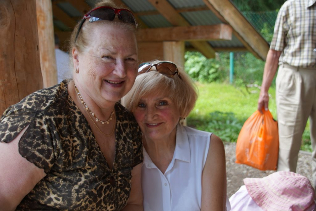 Uśmiechnięte Ania i Marysia