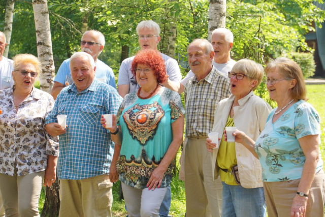 Zbliżenie na trzecią część solenizantów. Jest juz Krysia