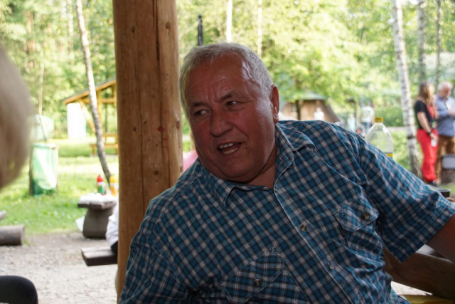 Jasiu śpiewa albo gada. Trudno wyczuć. Ale zdjęcie ma ładne